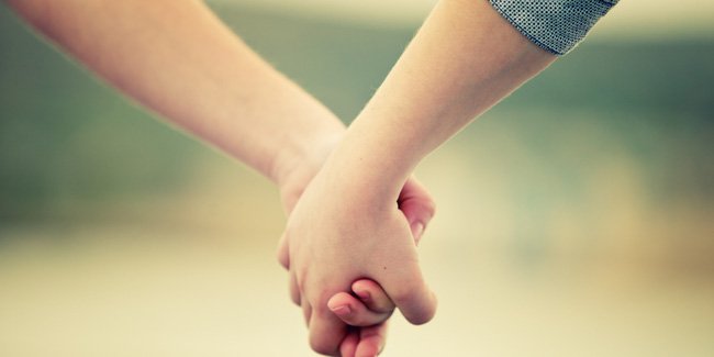 holding-hand